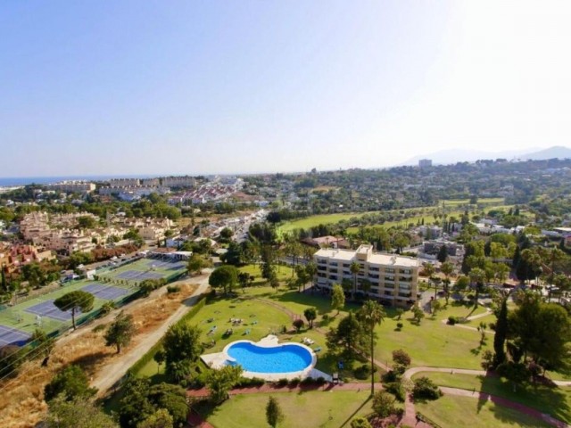 2 Bedrooms Apartment in Nueva Andalucía