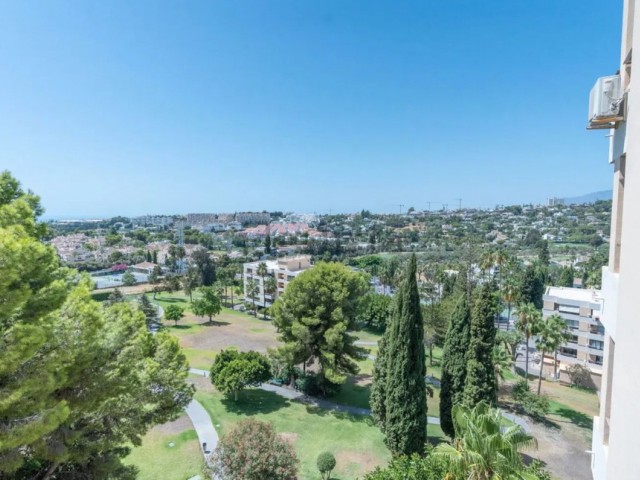 2 Bedrooms Apartment in Nueva Andalucía