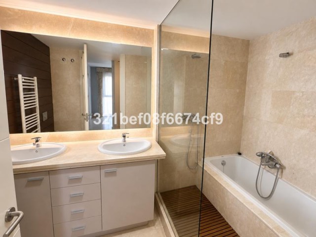Penthouse avec 3 Chambres  à San Luis de Sabinillas