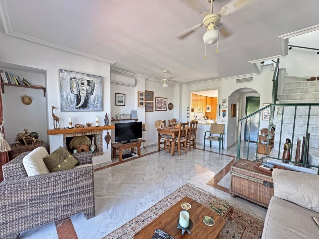 2 Bedrooms Townhouse in Cabopino