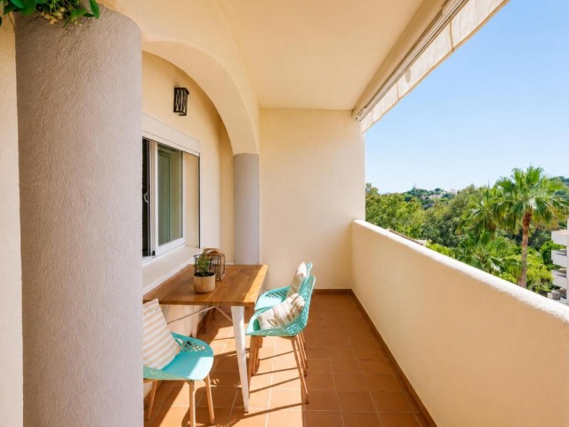 2 Bedrooms Apartment in Elviria
