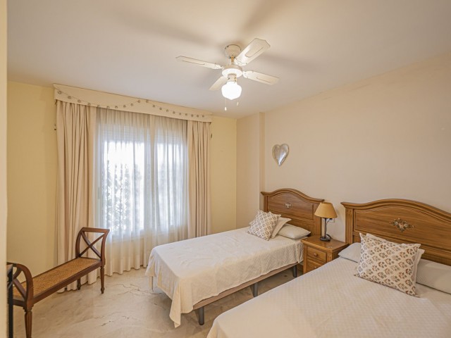 Apartamento con 2 Dormitorios  en Guadalmina Alta