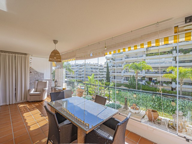 Apartamento con 2 Dormitorios  en Guadalmina Alta