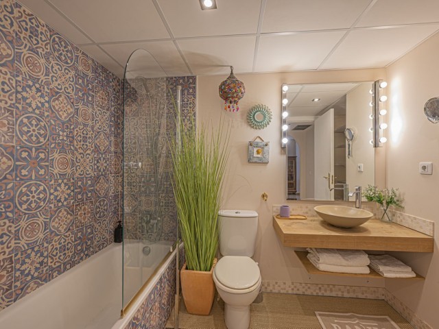 Apartamento con 2 Dormitorios  en Guadalmina Alta