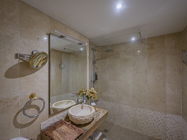 Apartamento con 2 Dormitorios  en Guadalmina Alta