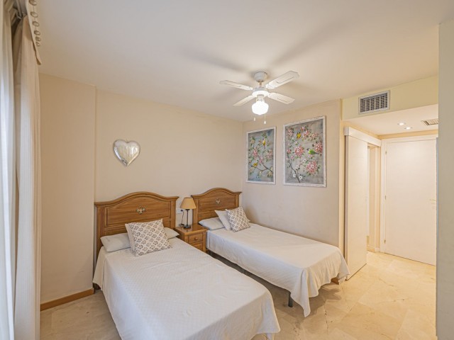 Apartamento con 2 Dormitorios  en Guadalmina Alta