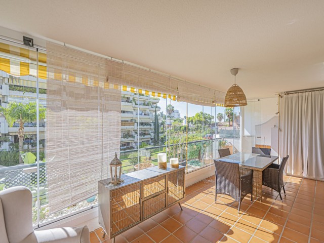 Apartamento con 2 Dormitorios  en Guadalmina Alta