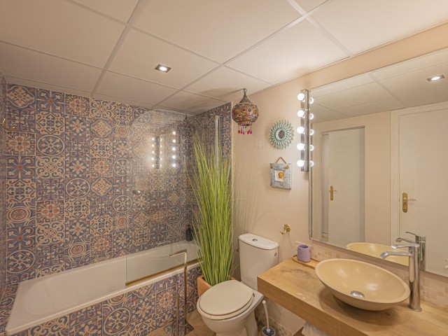 Apartamento con 2 Dormitorios  en Guadalmina Alta