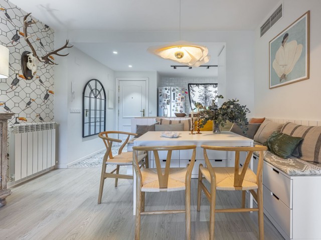 Apartamento con 2 Dormitorios  en Guadalmina Alta