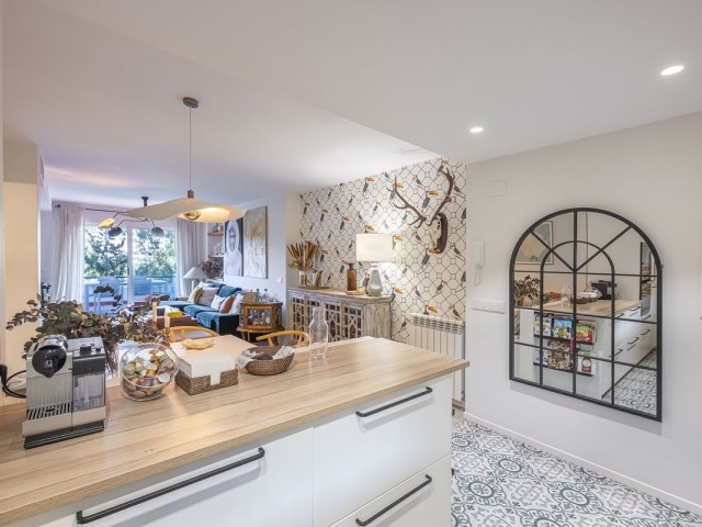 Apartamento con 2 Dormitorios  en Guadalmina Alta
