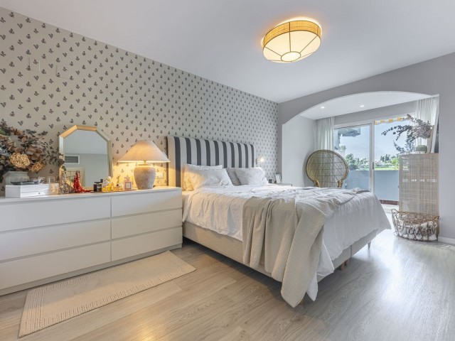 Apartamento con 2 Dormitorios  en Guadalmina Alta
