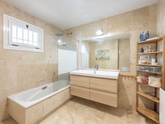 Apartamento con 2 Dormitorios  en Guadalmina Alta