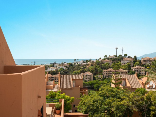 2 Bedrooms Apartment in Elviria