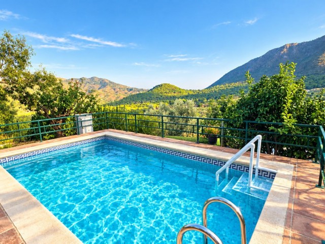Villa avec 4 Chambres  à Ojén