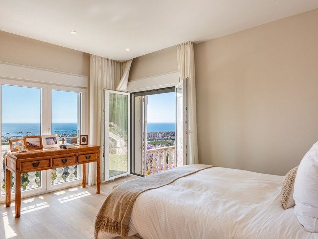 5 Bedrooms Villa in Marbella