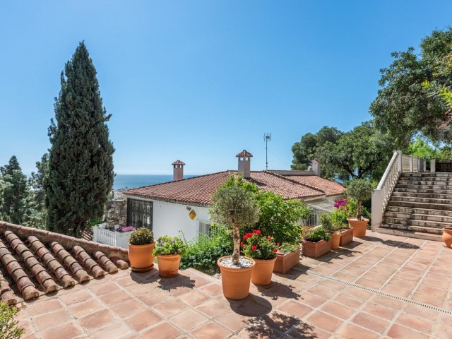 5 Bedrooms Villa in Marbella