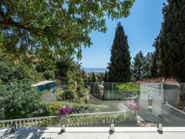 5 Bedrooms Villa in Marbella