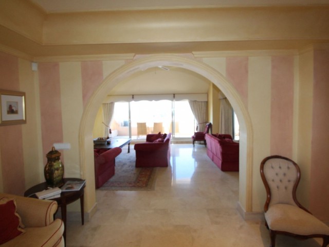 Penthouse avec 4 Chambres  à Sotogrande Puerto
