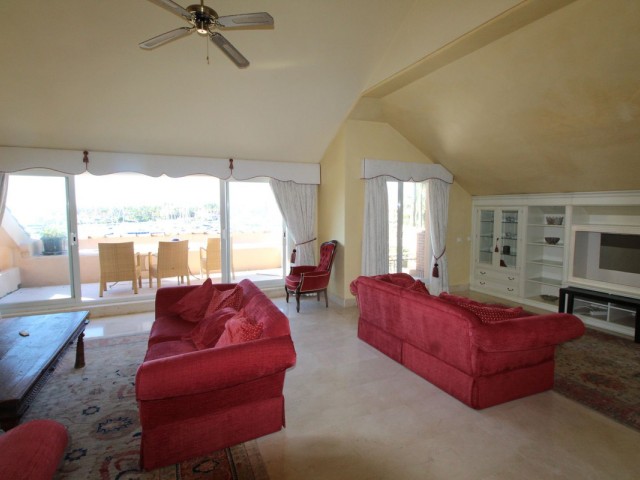 Penthouse avec 4 Chambres  à Sotogrande Puerto