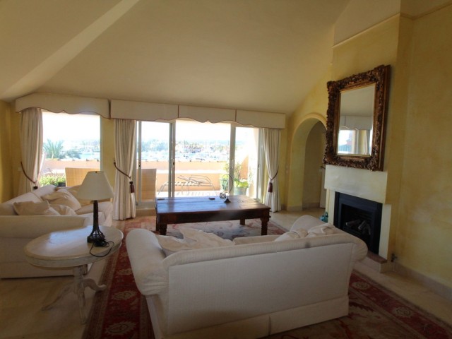 Penthouse avec 4 Chambres  à Sotogrande Puerto